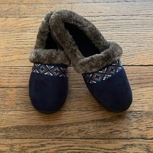 Isotoner Navy Blue Microsuede Slippers  6 1/-7 NWOT